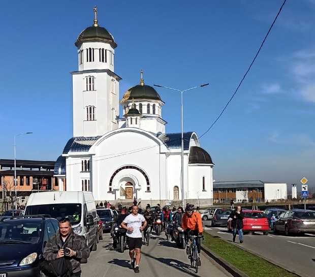 Александар трчи до Москве: Хуманитарни маратон од 2.300 км
